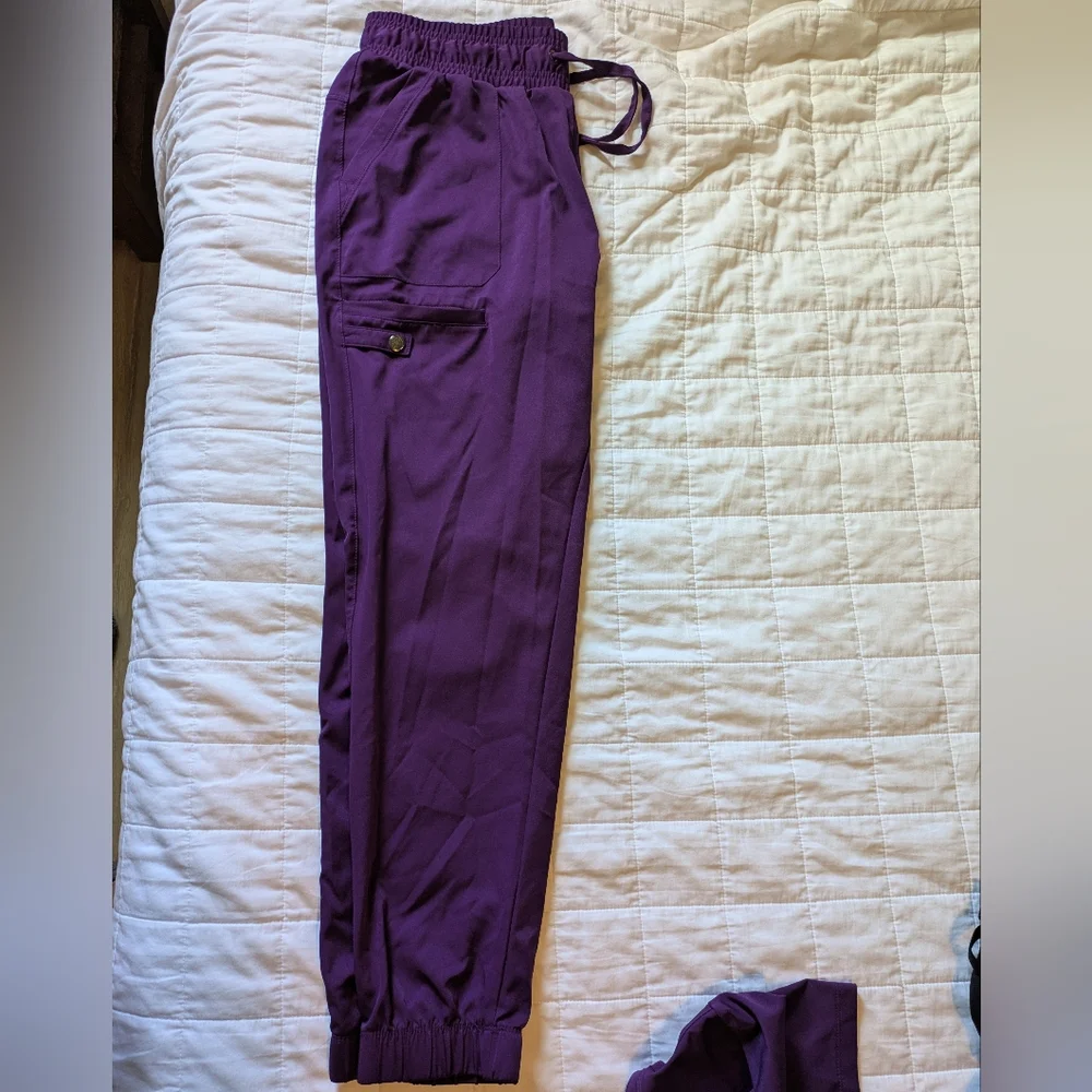 Healing Hands Scrub Set - Purple/Medium - Picture 6 of 8